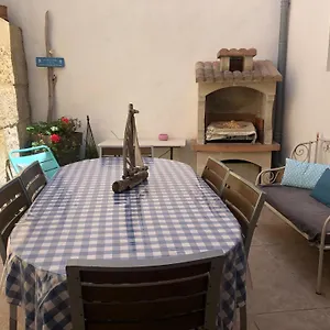  Hébergement de vacances Maison Au Bord De